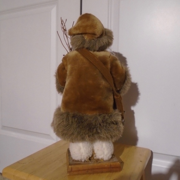 THE TENDER ART COLLECTION Folk Art Woodland Santa - Picture 3 of 7